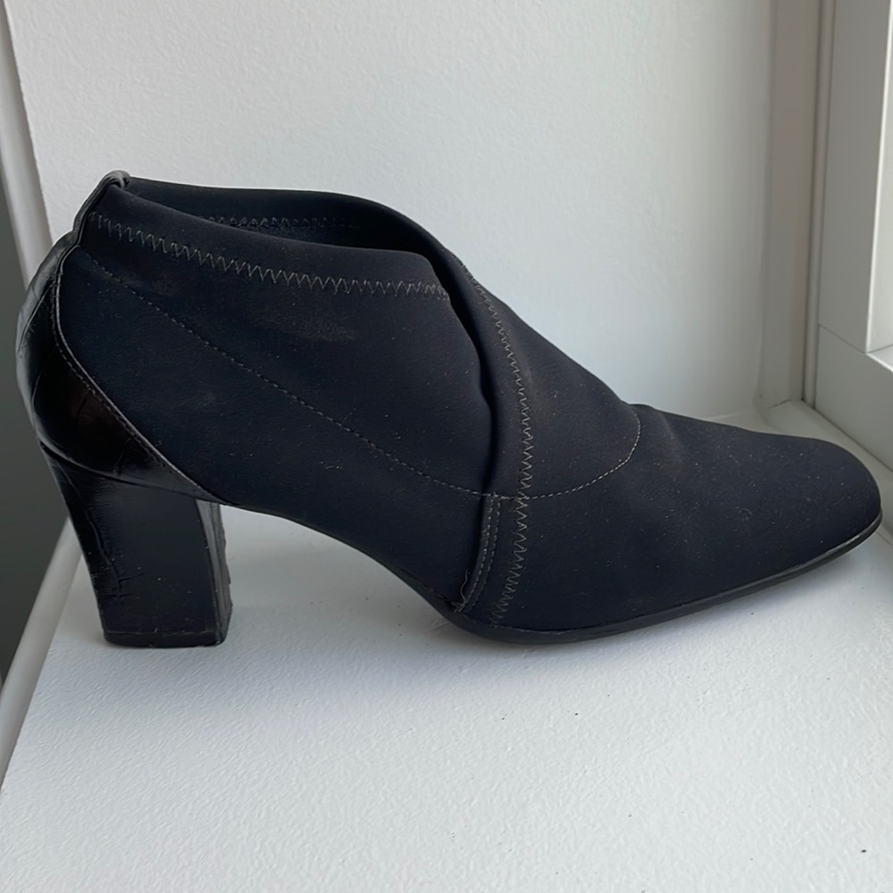 Donald Pliner Black Heeled Booties